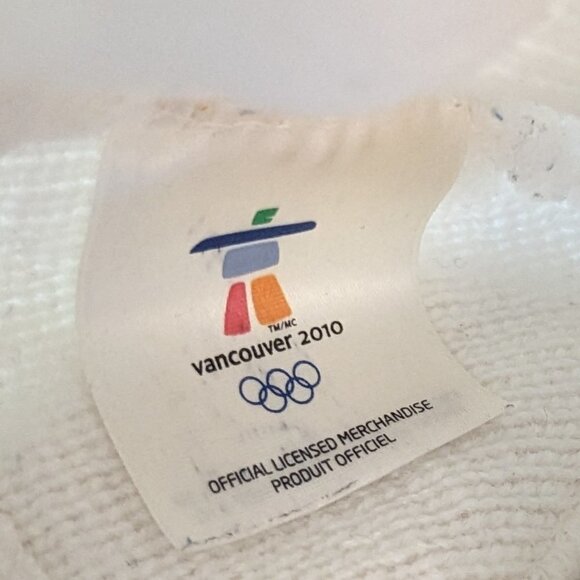 Official Olympics Vancouver 2010 Hat Beanie Fleece Lined Embroidered White Retro - Picture 4 of 6